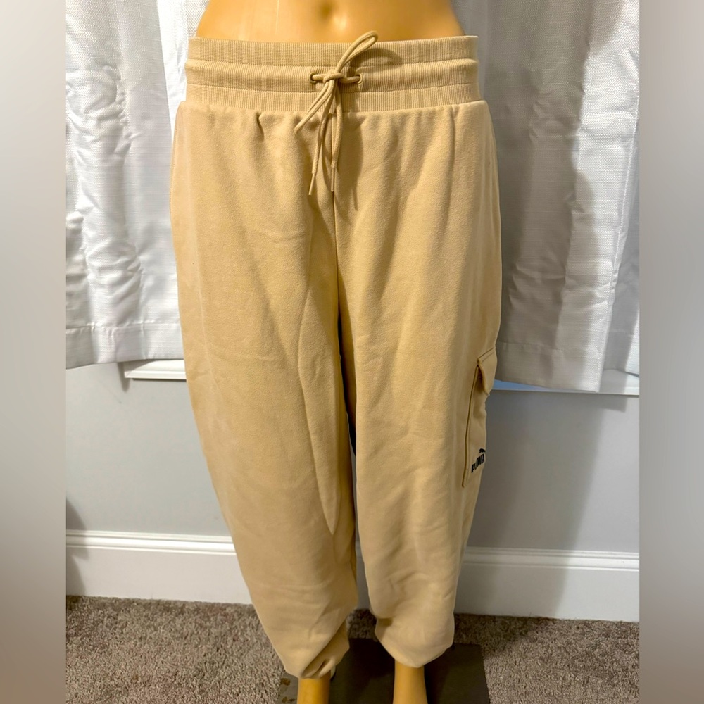 Great Puma size XL tan cargo banded sweatpants joggers women NWOT